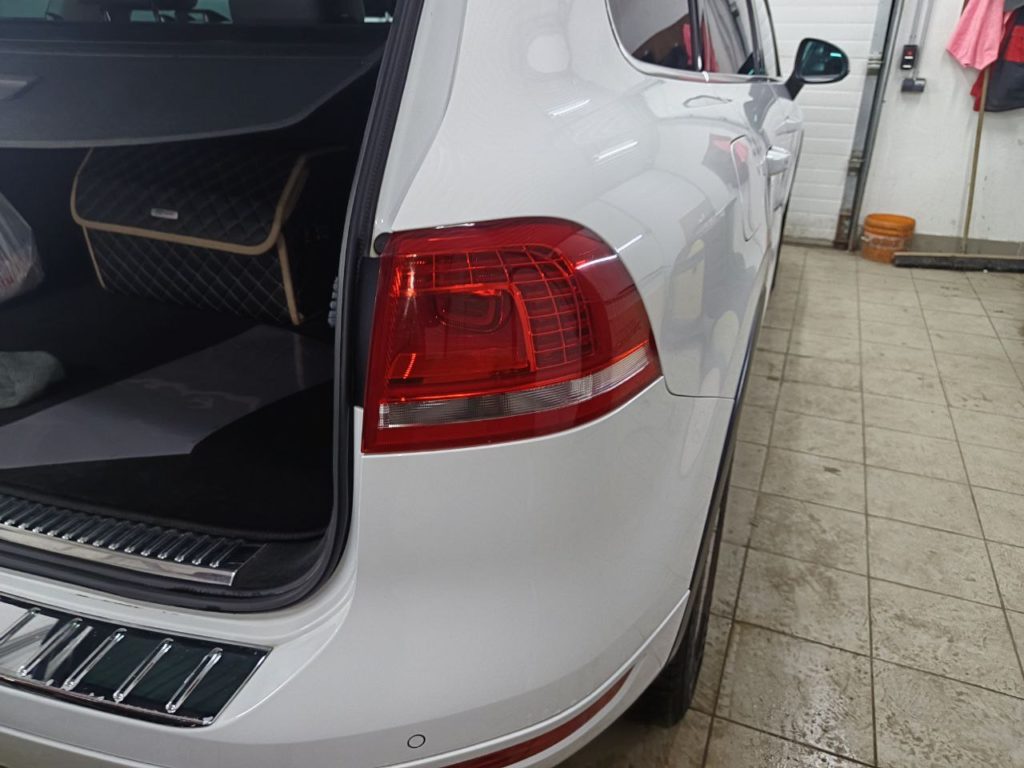 затонировали задние фары Volkswagen Touareg