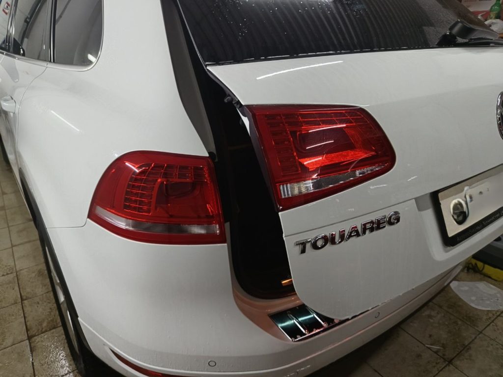 затонировали задние фары Volkswagen Touareg