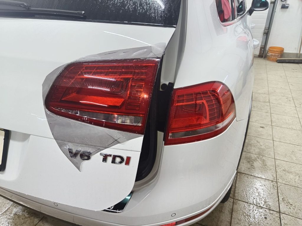затонировали задние фары Volkswagen Touareg