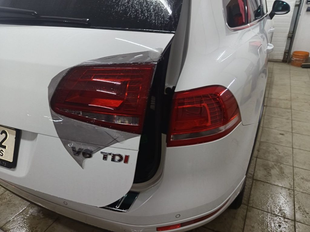 затонировали задние фары Volkswagen Touareg